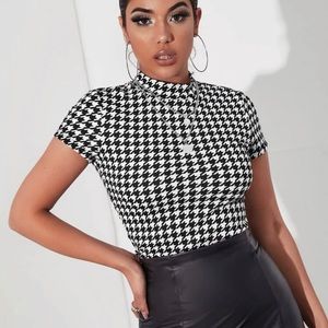 MAKE AN OFFER! Houndstooth print top